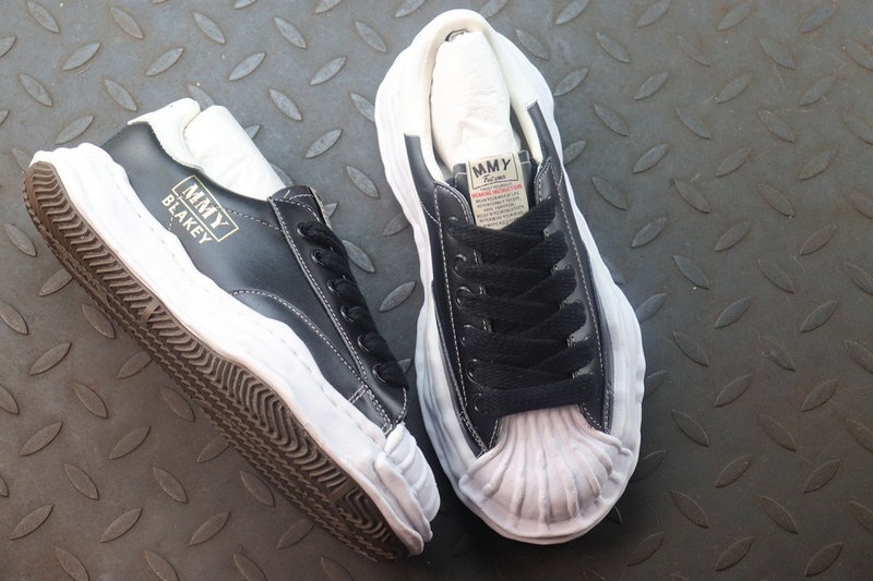 메종 미하라 야스히로 블레이키 OG 솔 레더 로우탑 스니커즈 블랙