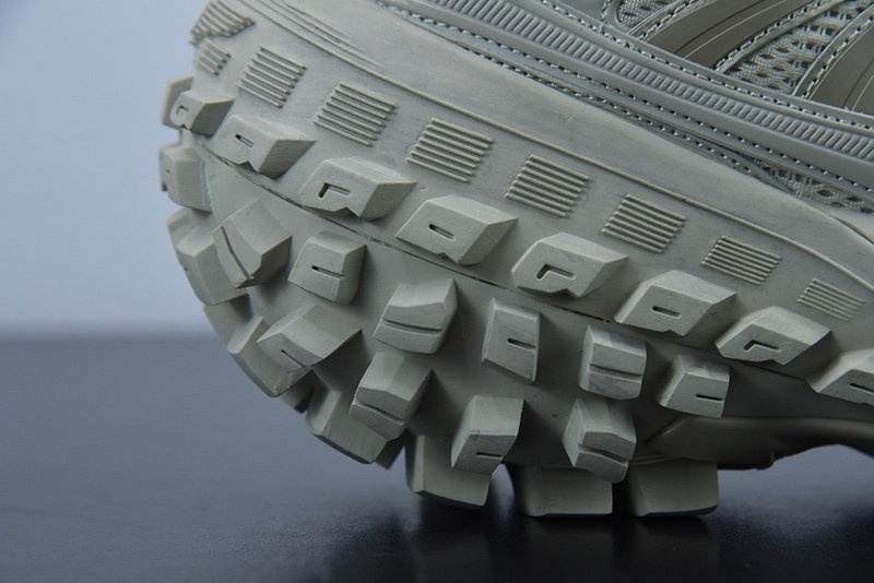 발렌시아가 디펜더 스니커즈 - 베이지