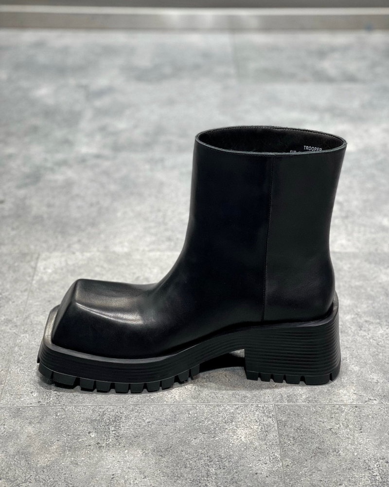 발렌시아가 트루퍼 레더 부츠