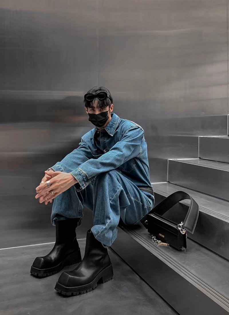 발렌시아가 트루퍼 레더 부츠