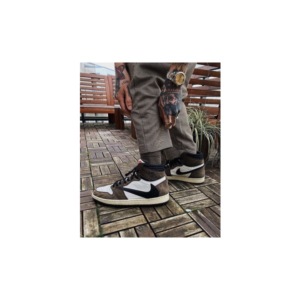 나이키 x 트래비스 스캇 x 프라그먼트 조던1 레트로 하이 OG SP 모카