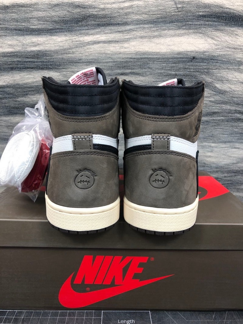 나이키 x 트래비스 스캇 x 프라그먼트 조던1 레트로 하이 OG SP 모카