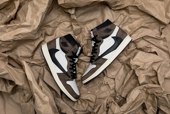 나이키 x 트래비스 스캇 x 프라그먼트 조던1 레트로 하이 OG SP 모카