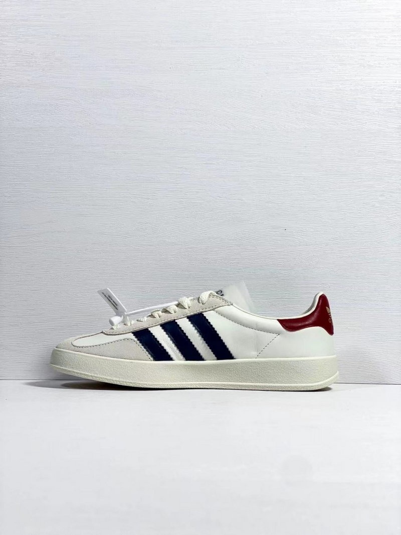 구찌 x 아디다스 가젤 스니커즈 (화이트네이비)