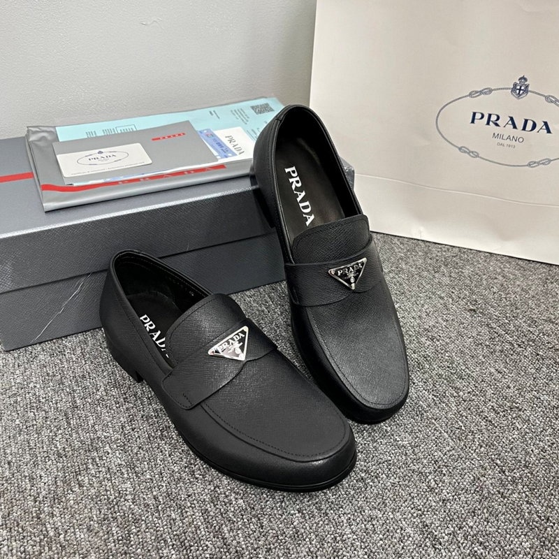 프라다 삼각 스틸로고 사피아노 가죽로퍼