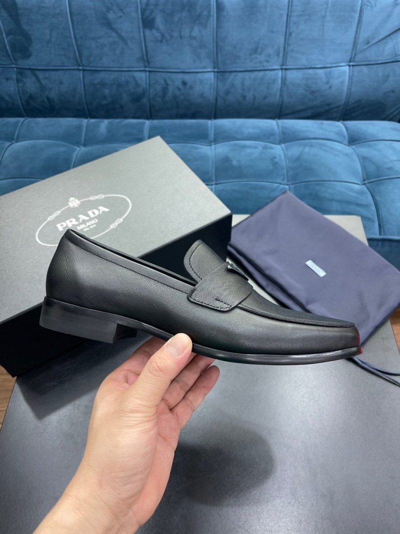 프라다 삼각 스틸로고 사피아노 가죽로퍼