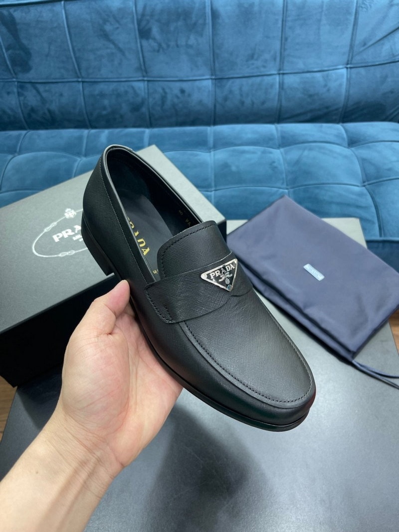 프라다 삼각 스틸로고 사피아노 가죽로퍼