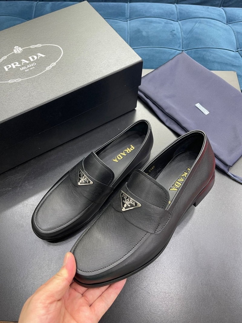 프라다 삼각 스틸로고 사피아노 가죽로퍼