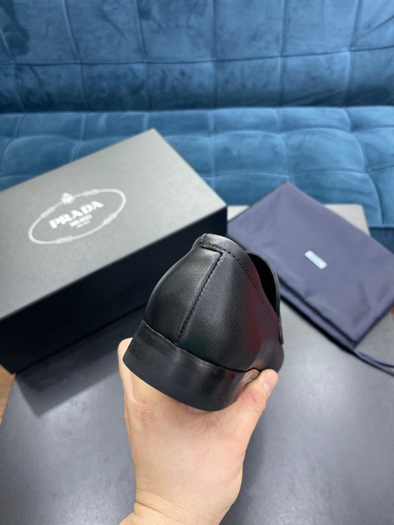 프라다 삼각 스틸로고 사피아노 가죽로퍼