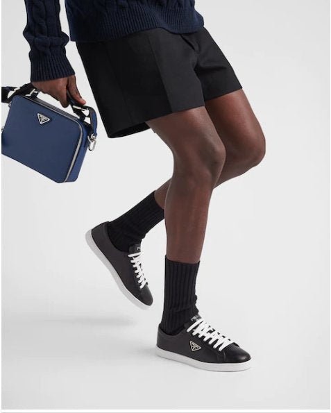 프라다 삼각로고 브러쉬드 래더 스니커즈 (블랙)