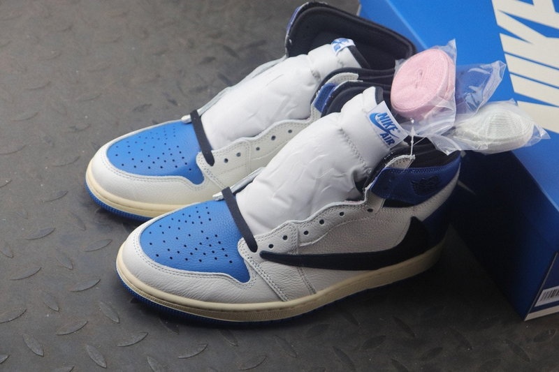 나이키 조던1 트래비스 스캇 프라그먼트 하이 밀리터리 블루