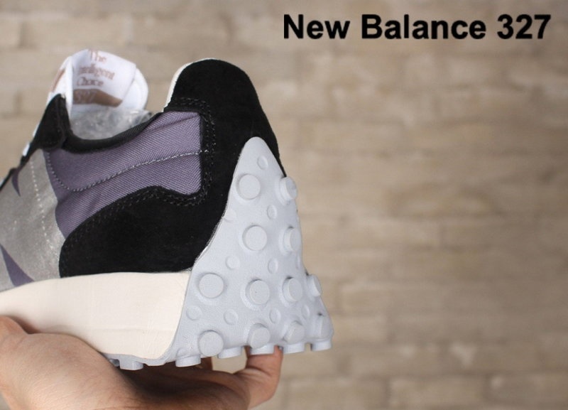 뉴발란스 327 블랙회핑 스니커즈