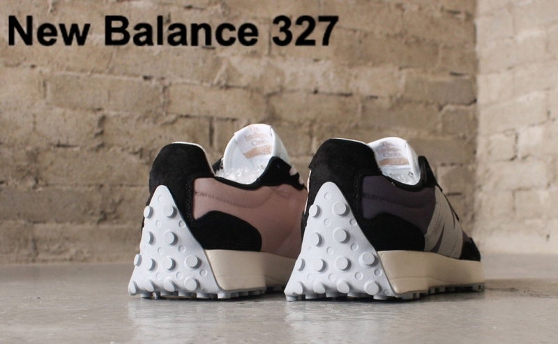 뉴발란스 327 블랙회핑 스니커즈