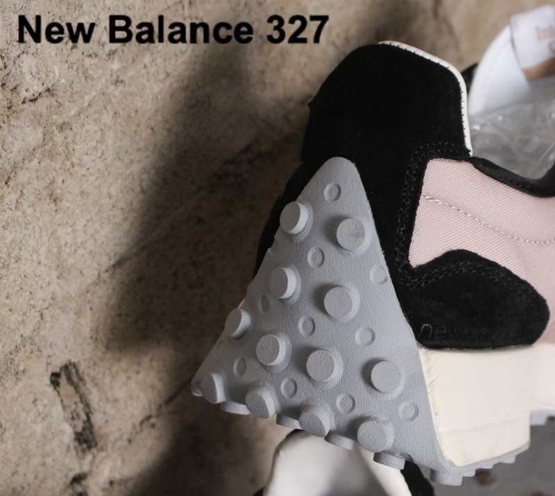 뉴발란스 327 블랙회핑 스니커즈