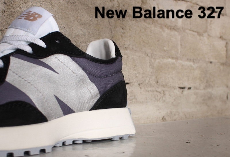 뉴발란스 327 블랙회핑 스니커즈