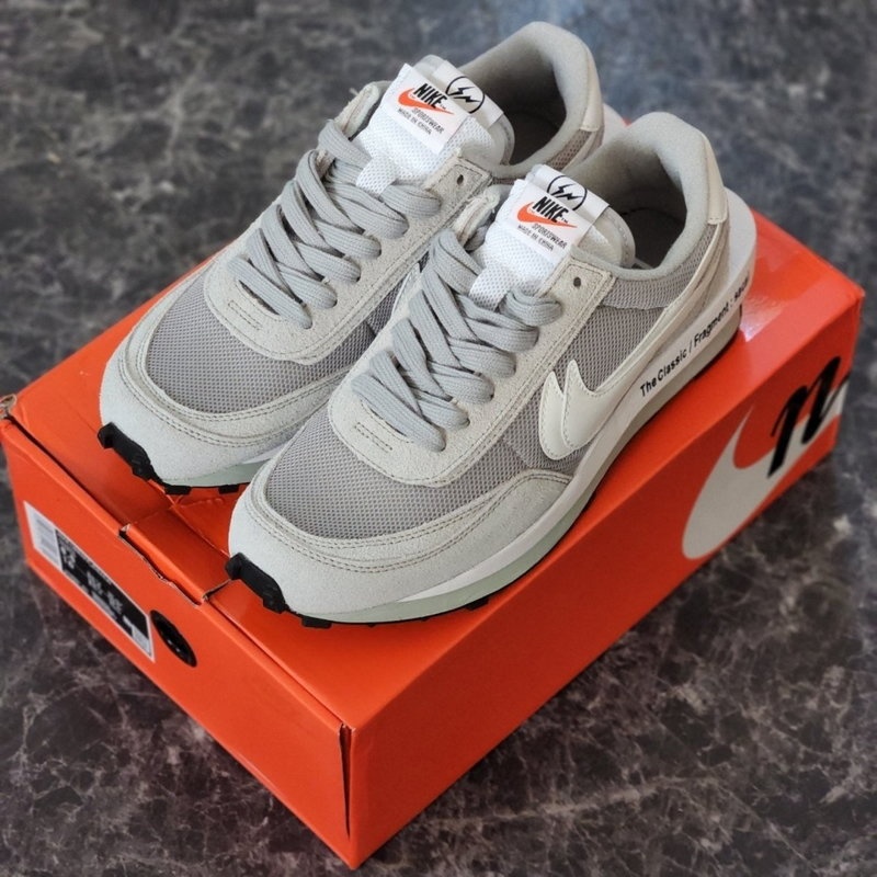 나이키 x 사카이 x 프라그먼트 LD와플 라이트 스모크 그레이