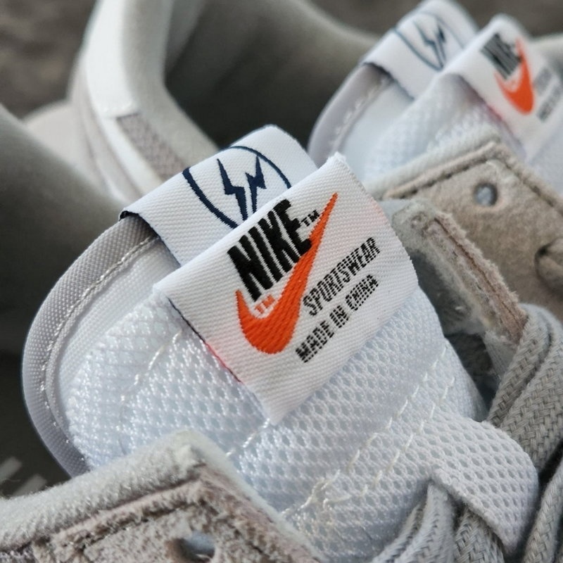 나이키 x 사카이 x 프라그먼트 LD와플 라이트 스모크 그레이