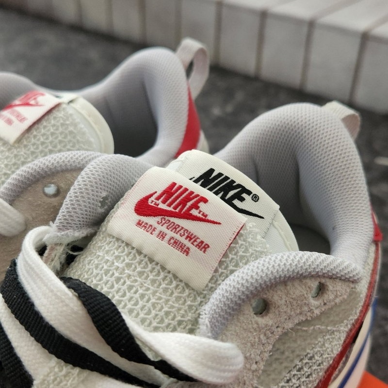 나이키 x 사카이 베이퍼와플 로얄 푸시아