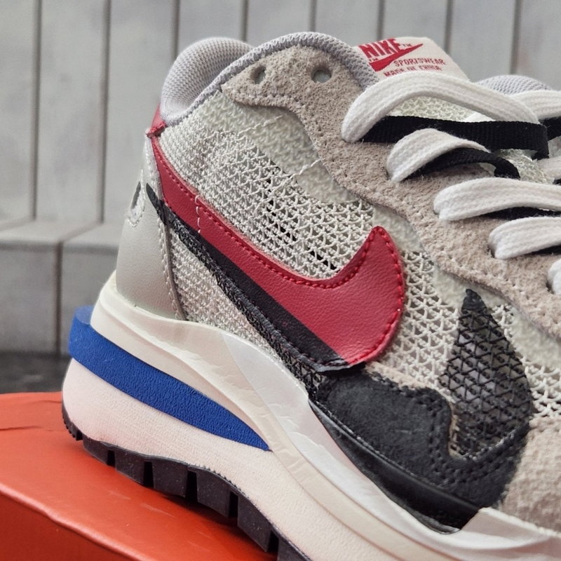 나이키 x 사카이 베이퍼와플 로얄 푸시아