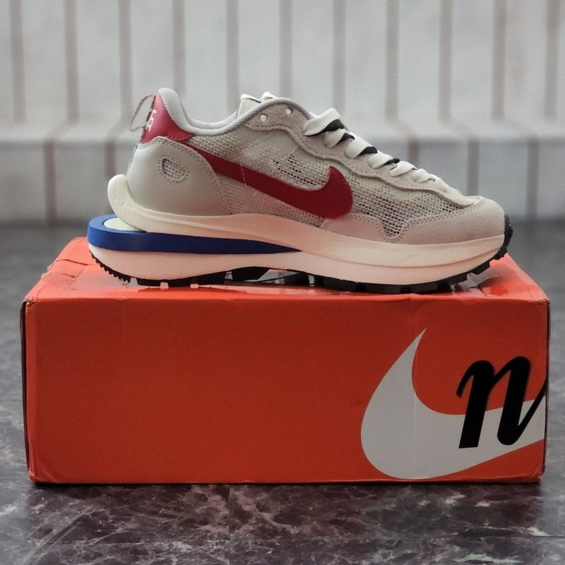 나이키 x 사카이 베이퍼와플 로얄 푸시아