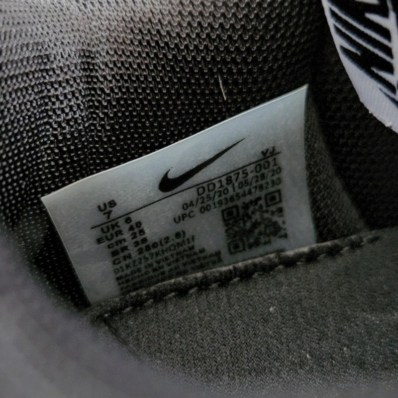 나이키 x 사카이 베이퍼와플 블랙 앤 검