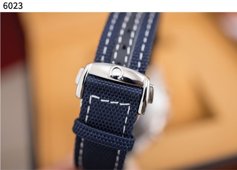 오메가 스피드마스터기념 시리즈 실버 스누피 어워드