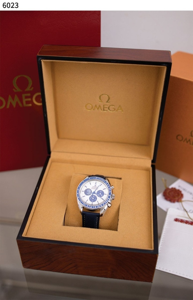 오메가 스피드마스터기념 시리즈 실버 스누피 어워드