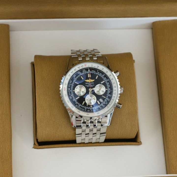 브라이틀링 네비타이머 B04 크로노그래프 시계