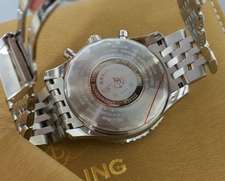 브라이틀링 네비타이머 B04 크로노그래프 시계