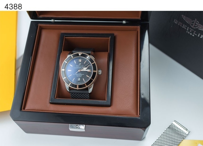 브라이틀링 슈퍼오션 헤리티지 B20 오토매틱 워치