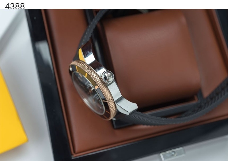 브라이틀링 슈퍼오션 헤리티지 B20 오토매틱 워치