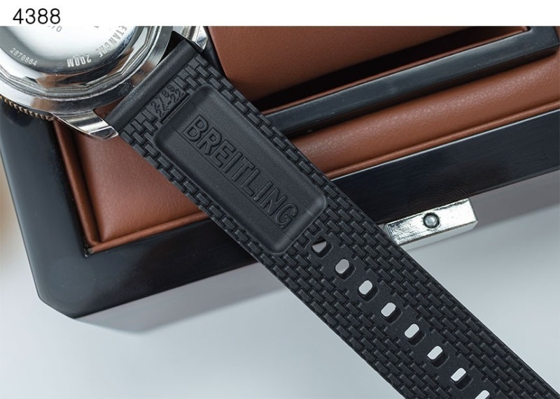 브라이틀링 슈퍼오션 헤리티지 B20 오토매틱 워치