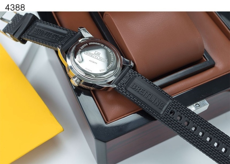 브라이틀링 슈퍼오션 헤리티지 B20 오토매틱 워치