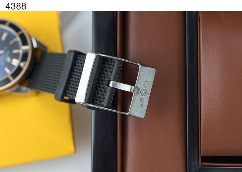 브라이틀링 슈퍼오션 헤리티지 B20 오토매틱 워치