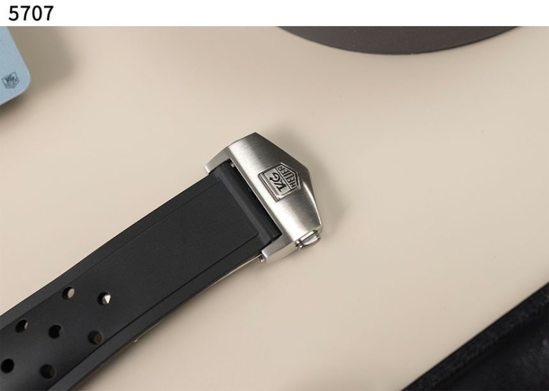 태그호이어 까레라 칼리버16  화이트다이얼