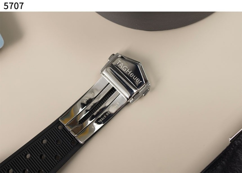 태그호이어 까레라 칼리버16  화이트다이얼