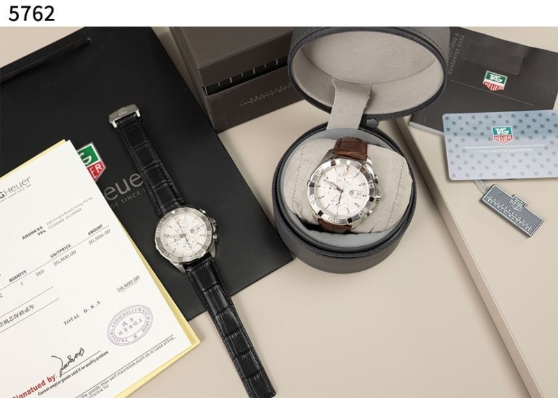 태그호이어 아쿠아레이서 크로노 흰판