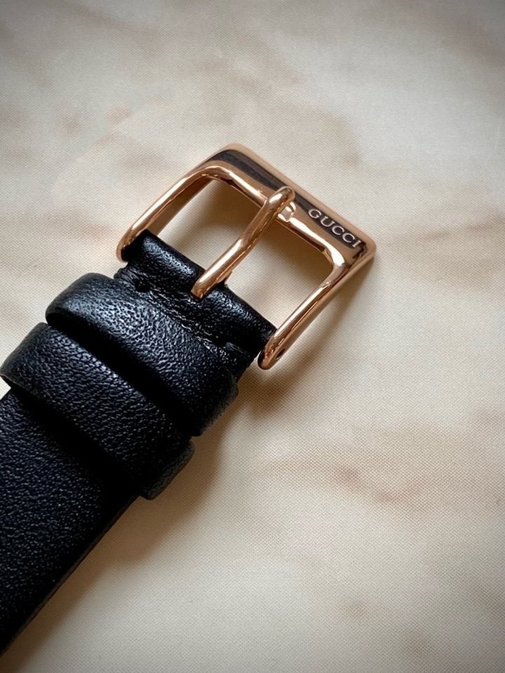 구찌 디아망띠시마 여성 가죽 시계 32mm