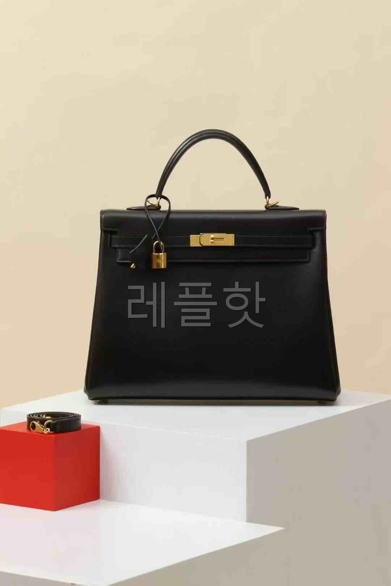 Hermès Kelly28 Box Noir x Gold Harware