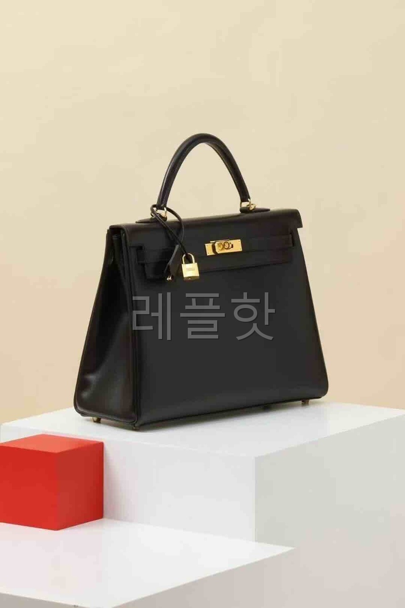 Hermès Kelly28 Box Noir x Gold Harware