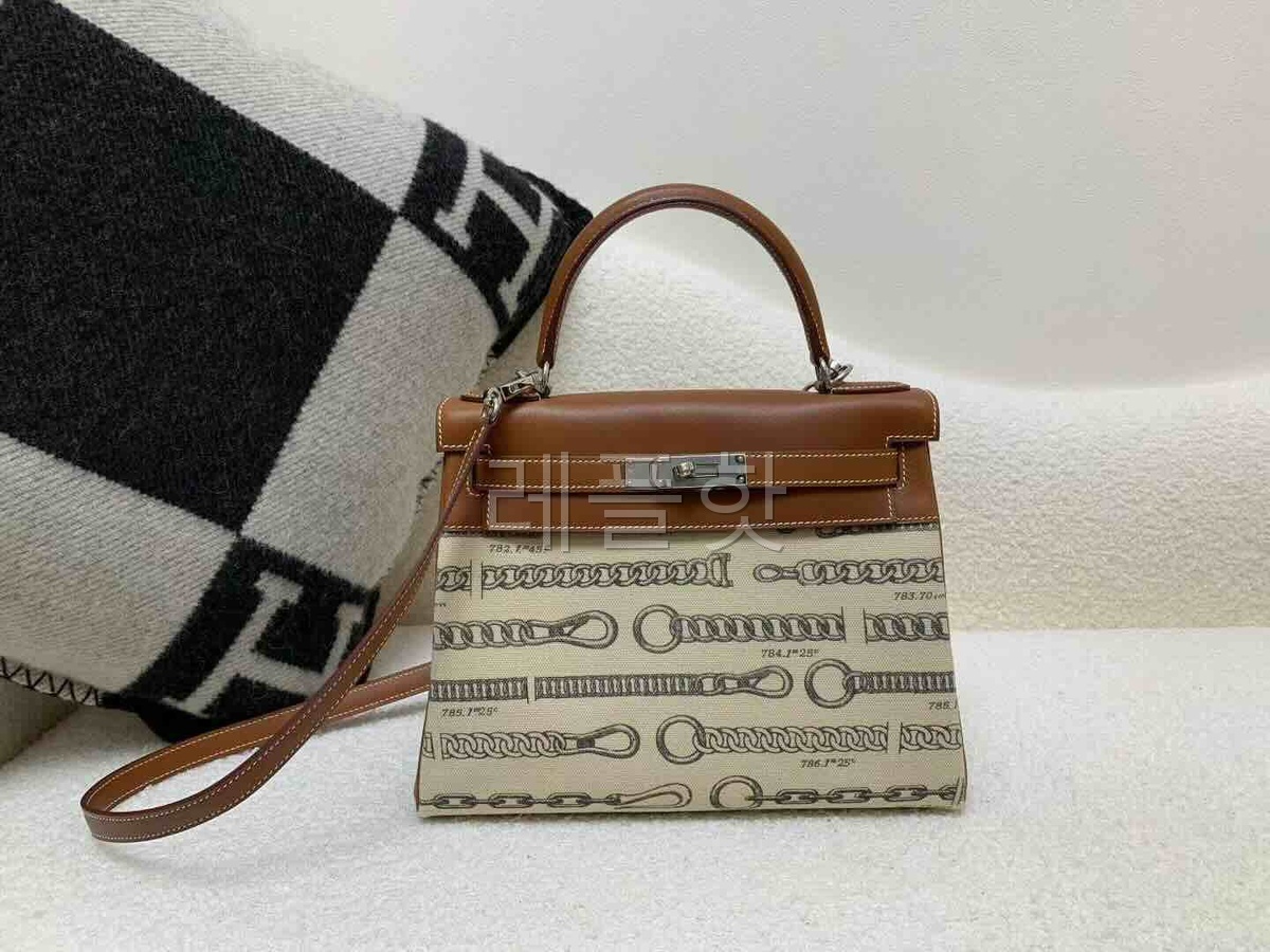 Hermès KELLY 28 TOILE DE CAMP DÉCHAÎNÉE & FAUVE BARÉNIA RETOURNÉ PALLADIUM HARDWARE