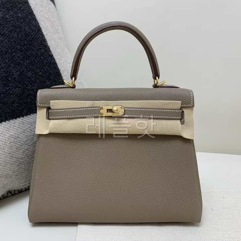 Hermès Kelly 25 Togo Etoupe x Gold Hardware