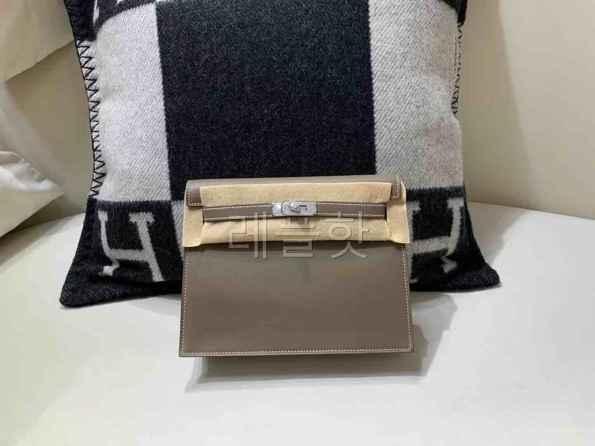 Hermès Kelly Danse 22 Swift Etoupe x Palladium Hardware