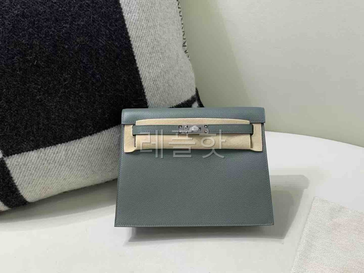 Hermès Kelly Danse 22 Evercolor Vert Amande x Palladium Hardware