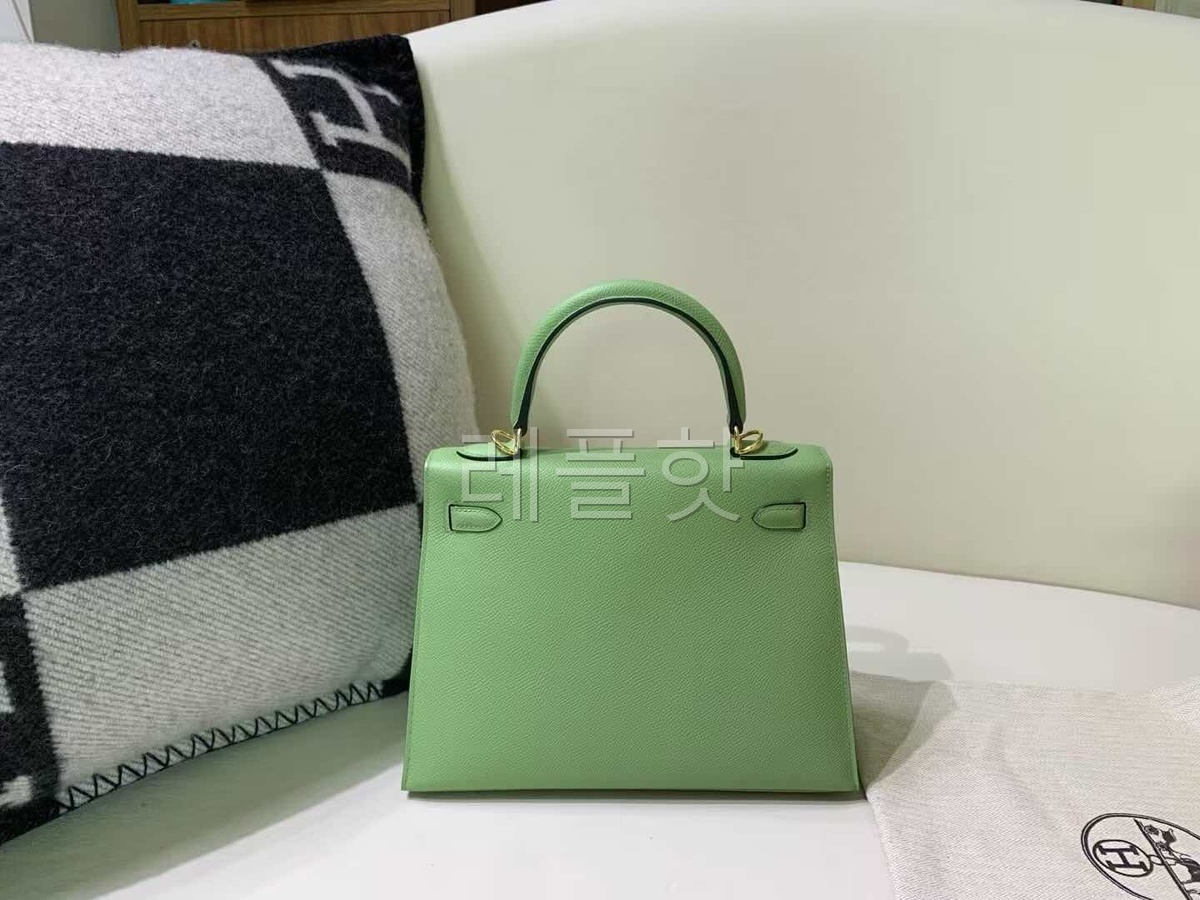 Hermès Kelly 25 Sellier Epsom Vert Criquet x Gold Hardware
