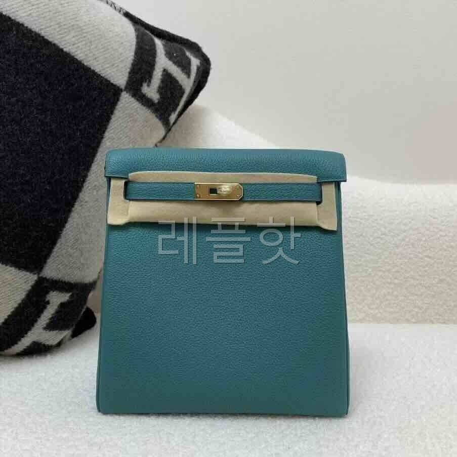 Hermès Kelly Ado 22 Togo Verona Green x Gold Hardware