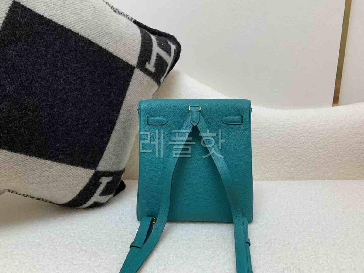 Hermès Kelly Ado 22 Togo Verona Green x Gold Hardware