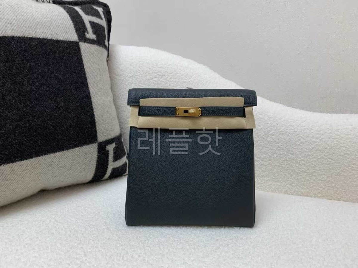 Hermès Kelly Ado 22 Togo 6O Pine Green x Gold Hardware
