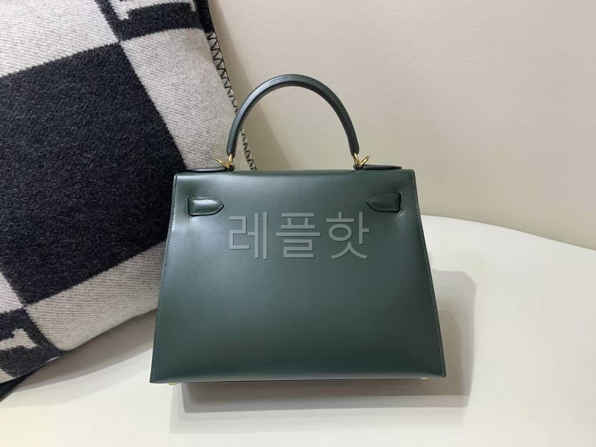 Hermès Kelly 25 Sellier Box Calf, Vert Rousseau x Gold Hardware