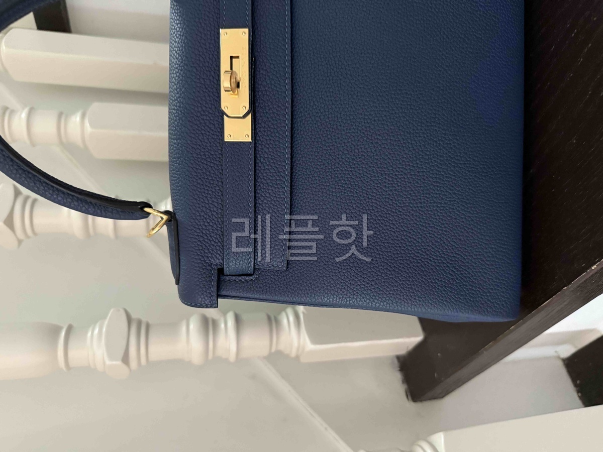 Hermès Kelly28 Togo Blue Sapphire x Gold Harware
